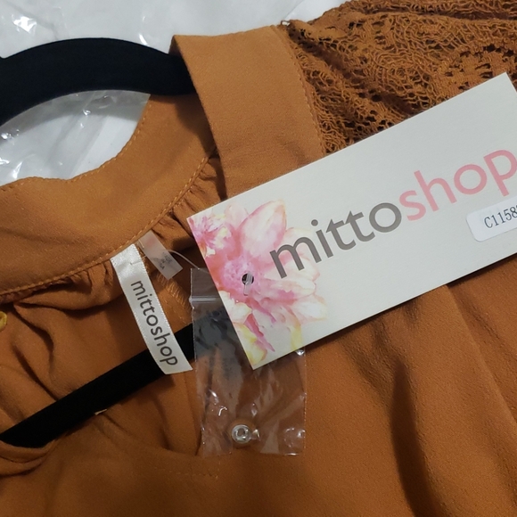 ♥️New boutique lace shoulder top - Picture 13 of 15